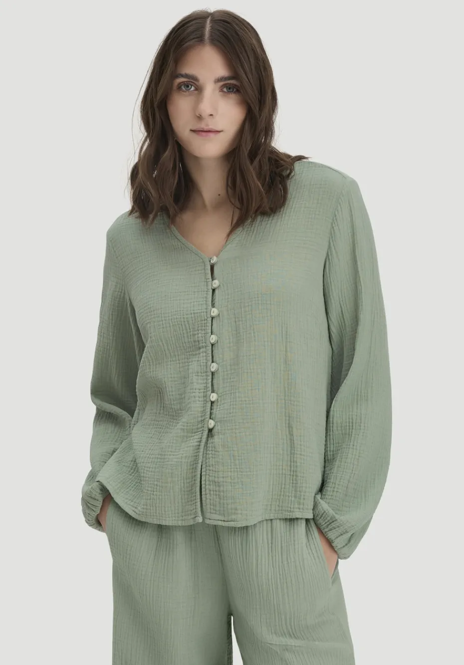 hessnatur Bluse Relaxed aus reiner Bio-Baumwolle von mattgrün Discount