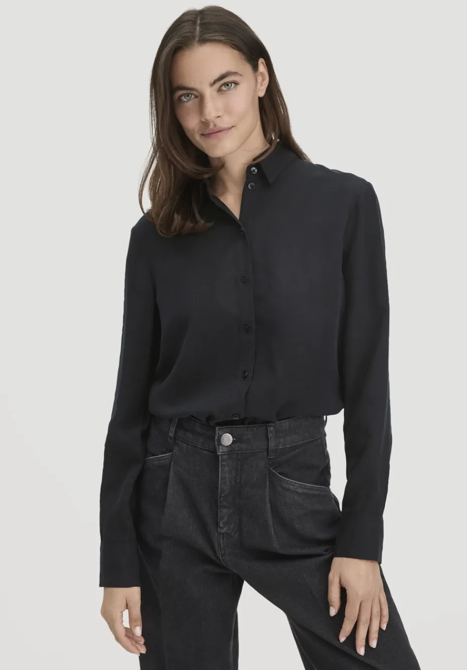 hessnatur Bluse Relaxed aus TENCEL™ Lyocell von schwarz Outlet