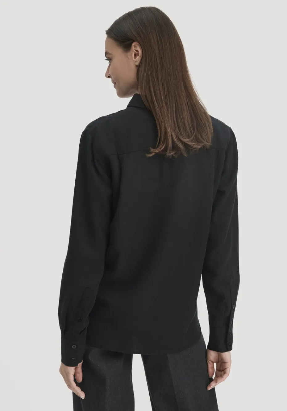 hessnatur Bluse Relaxed aus TENCEL™ Lyocell von schwarz Outlet