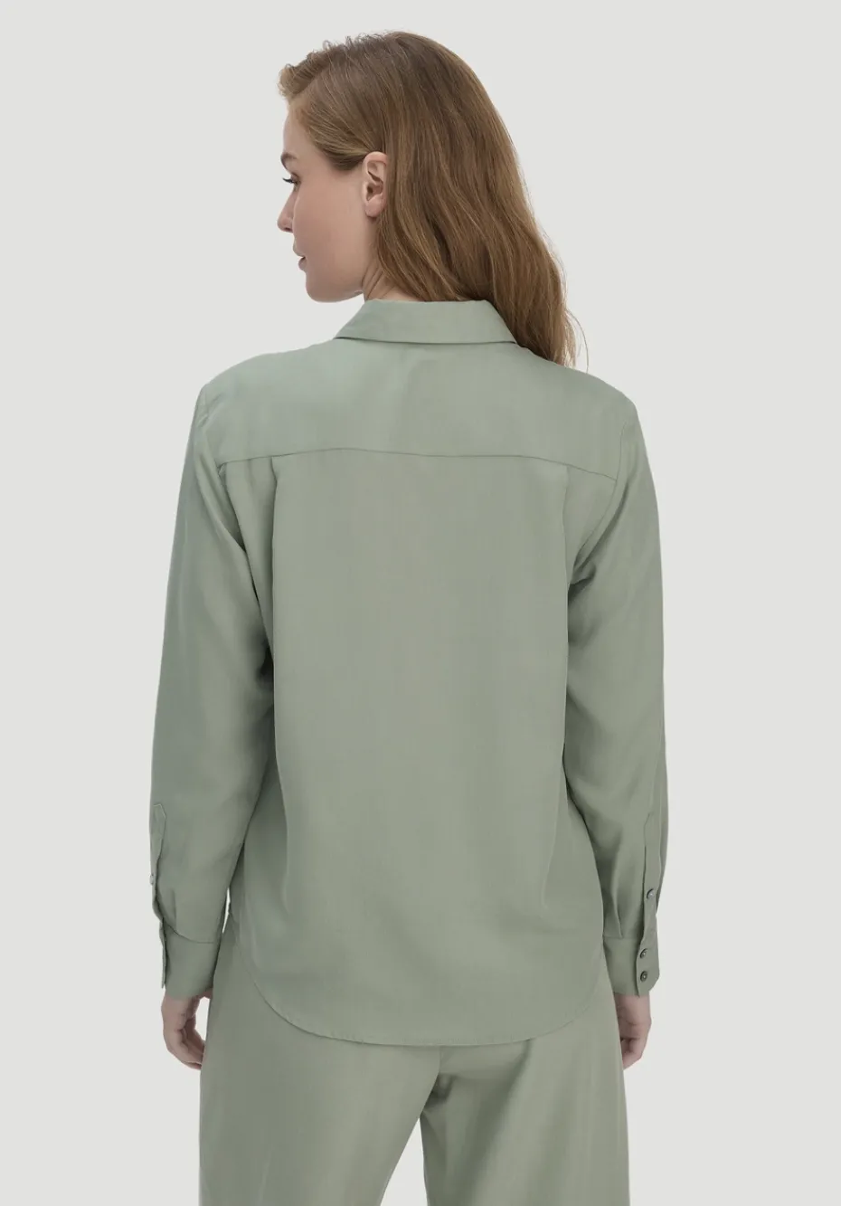 hessnatur Bluse Relaxed aus TENCEL™ Lyocell von mattgrün Best