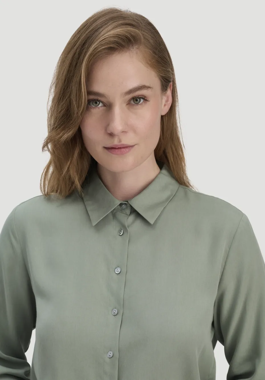 hessnatur Bluse Relaxed aus TENCEL™ Lyocell von mattgrün Best