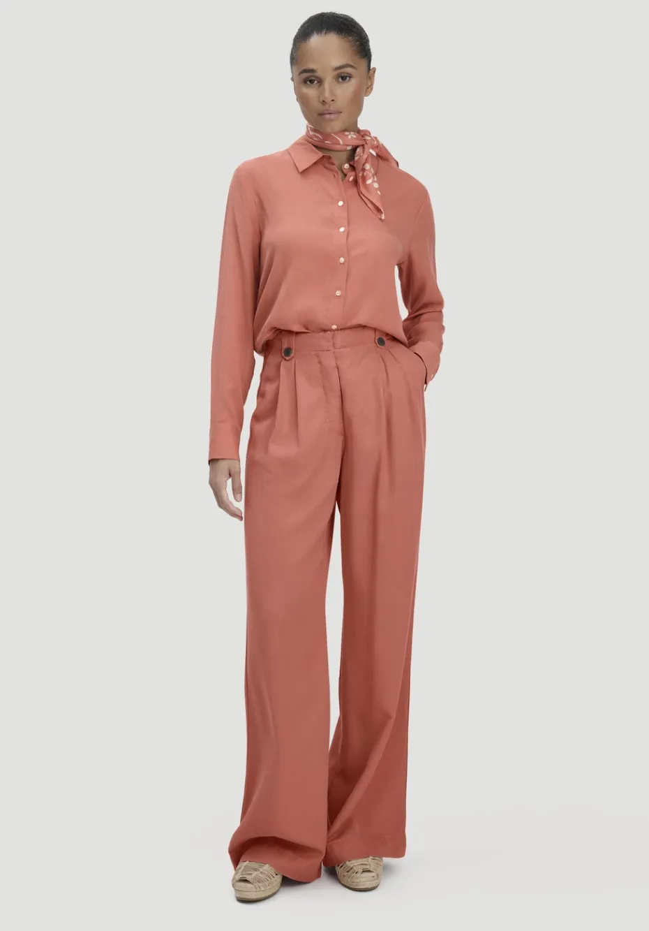 hessnatur Bundfalten Hose Wide Leg aus TENCEL™ Lyocell von pfirsichrot Best