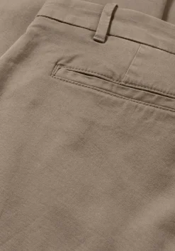 hessnatur Chino LENN Regular aus Bio-Baumwolle von lehm Hot