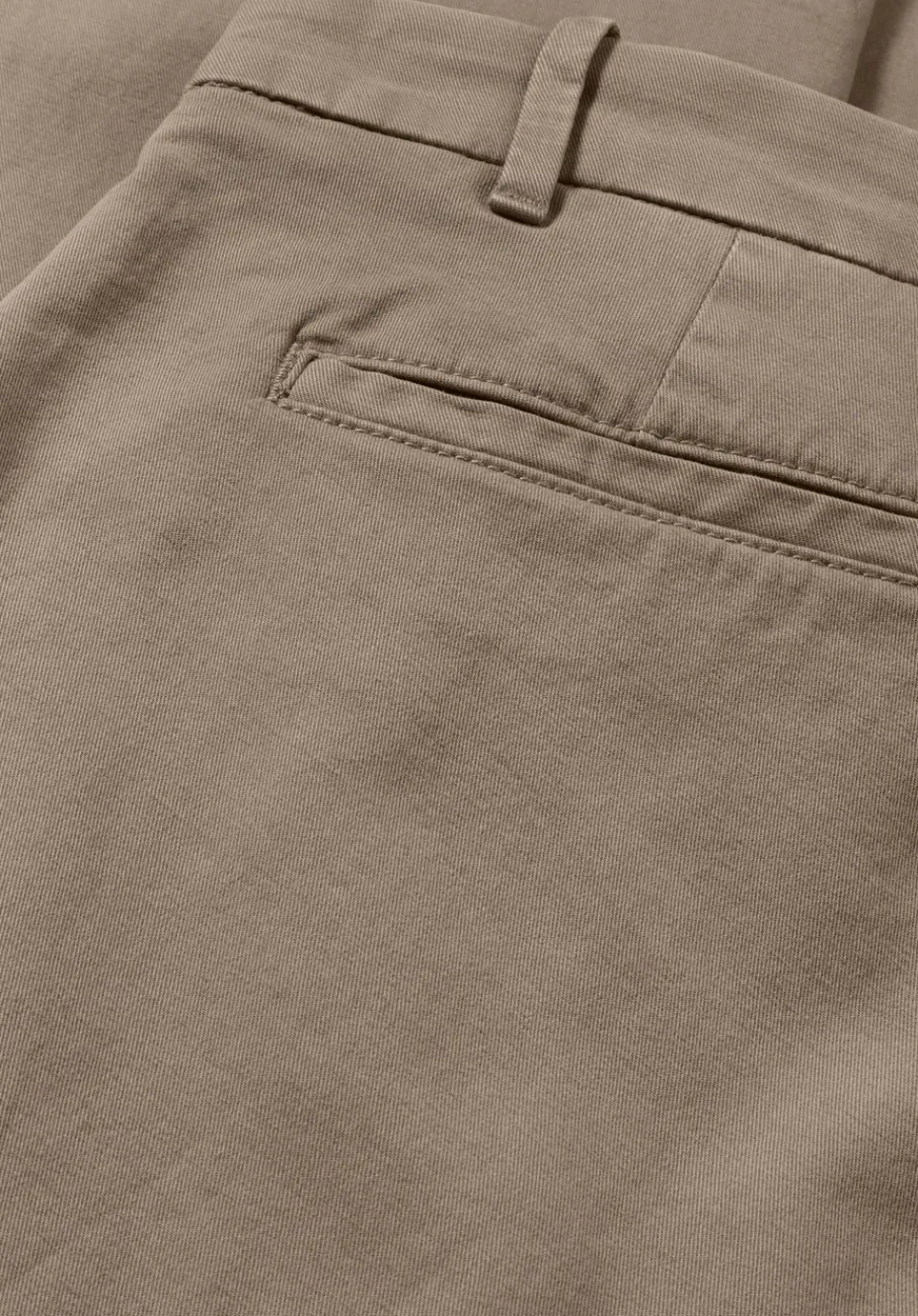 hessnatur Chino LENN Regular aus Bio-Baumwolle von lehm Hot