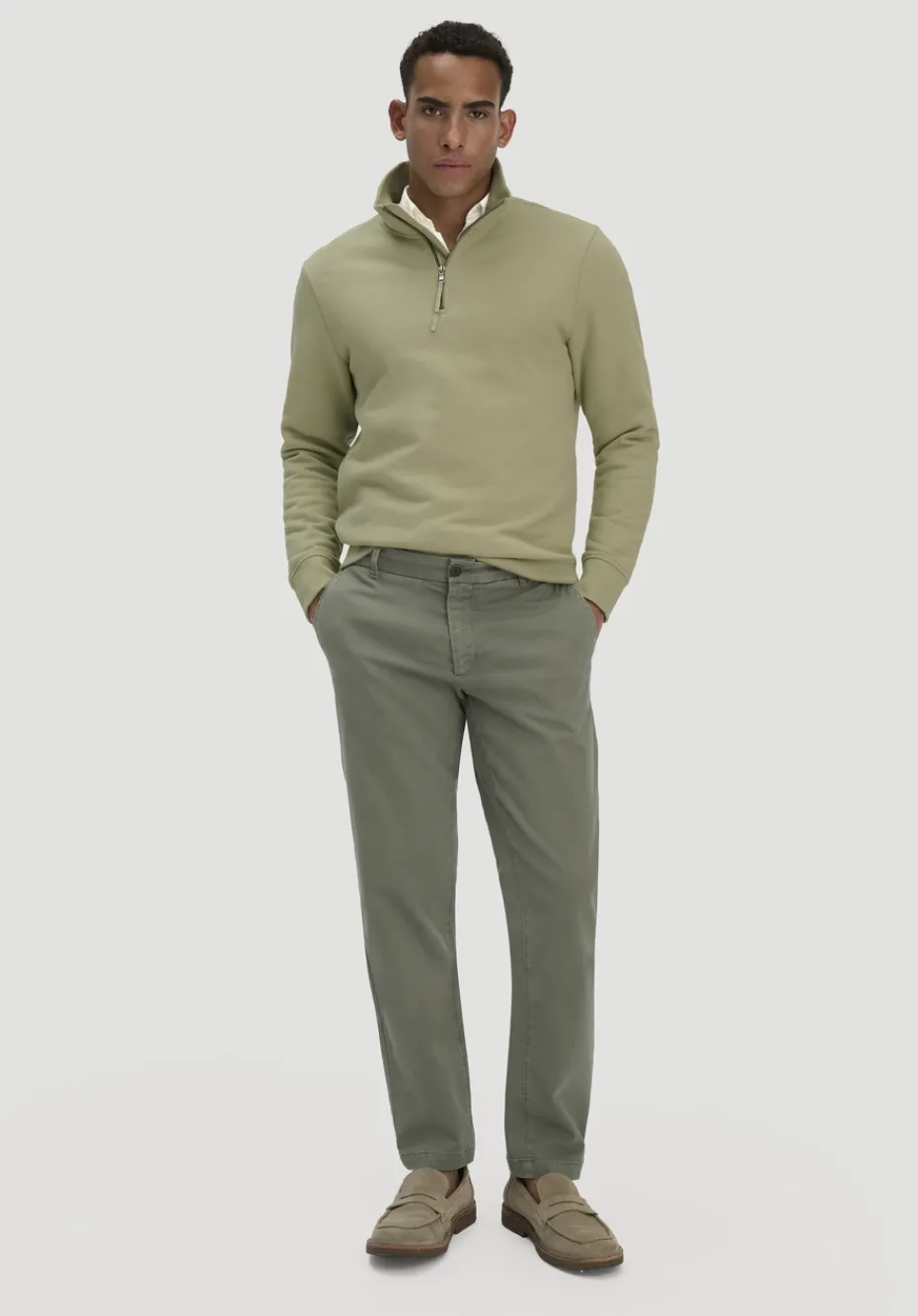 hessnatur Chino LENN Regular aus Bio-Baumwolle von oliv Outlet