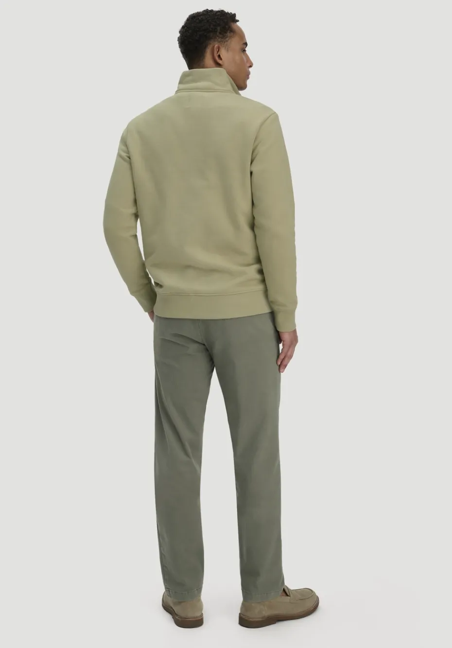 hessnatur Chino LENN Regular aus Bio-Baumwolle von oliv Outlet
