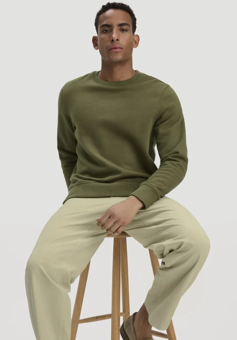 hessnatur Chino RONNEL Relaxed aus reiner Bio-Baumwolle von pastellmoos