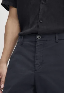 hessnatur Chino Shorts LENN Regular aus Bio-Baumwolle von marine Online
