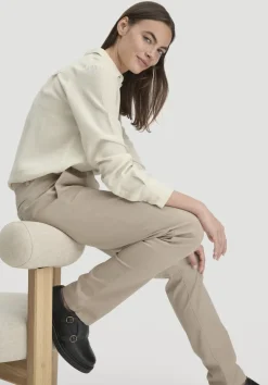 hessnatur Chino Straight Leg Regular aus Bio-Baumwolle von sand Online