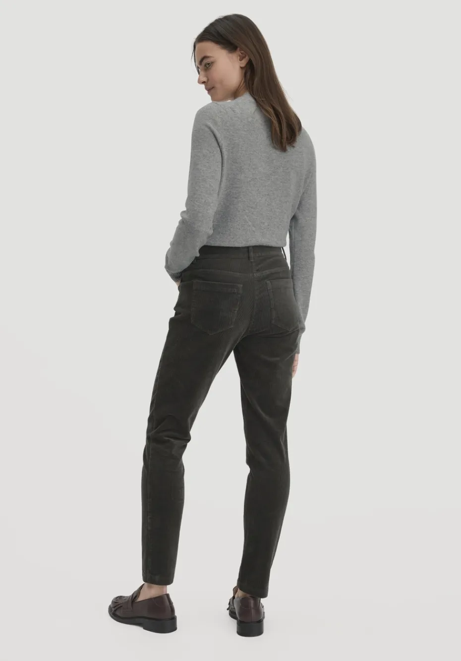 hessnatur Cordhose Slim Leg Regular aus Bio-Baumwolle von tannengrün Best