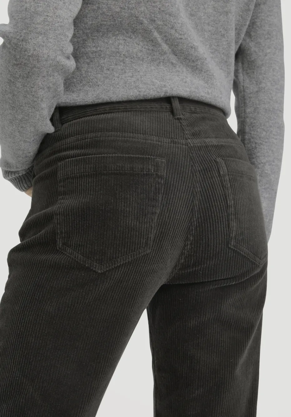 hessnatur Cordhose Slim Leg Regular aus Bio-Baumwolle von tannengrün Best