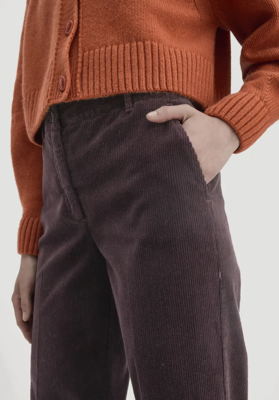 hessnatur Cordhose Wide Leg Relaxed aus Bio-Baumwolle von schwarzbeere Hot