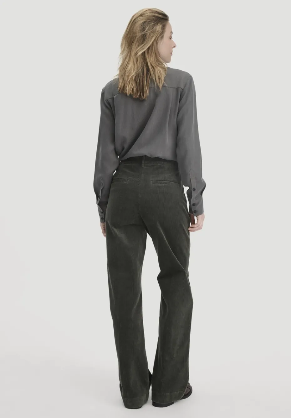 hessnatur Cordhose Wide Leg Relaxed aus Bio-Baumwolle von tannengrün Hot