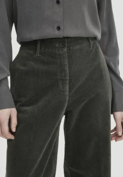 hessnatur Cordhose Wide Leg Relaxed aus Bio-Baumwolle von tannengrün Hot