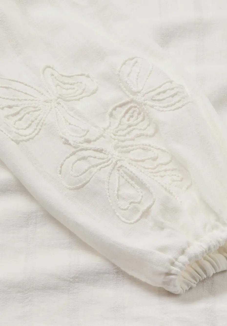 hessnatur Embroidery Bluse Relaxed aus Bio-Baumwolle mit Leinen von naturweiss New