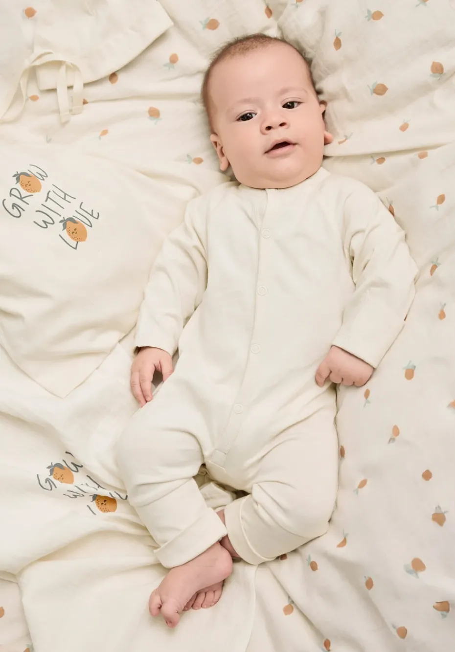 hessnatur Erstausstattung Newborn im Set aus reiner Bio-Baumwolle von pfirsichrot