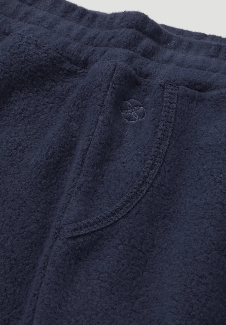 hessnatur Fleece Hose Relaxed ACTIVE LIGHT aus reiner Bio-Baumwolle von mitternachtsblau