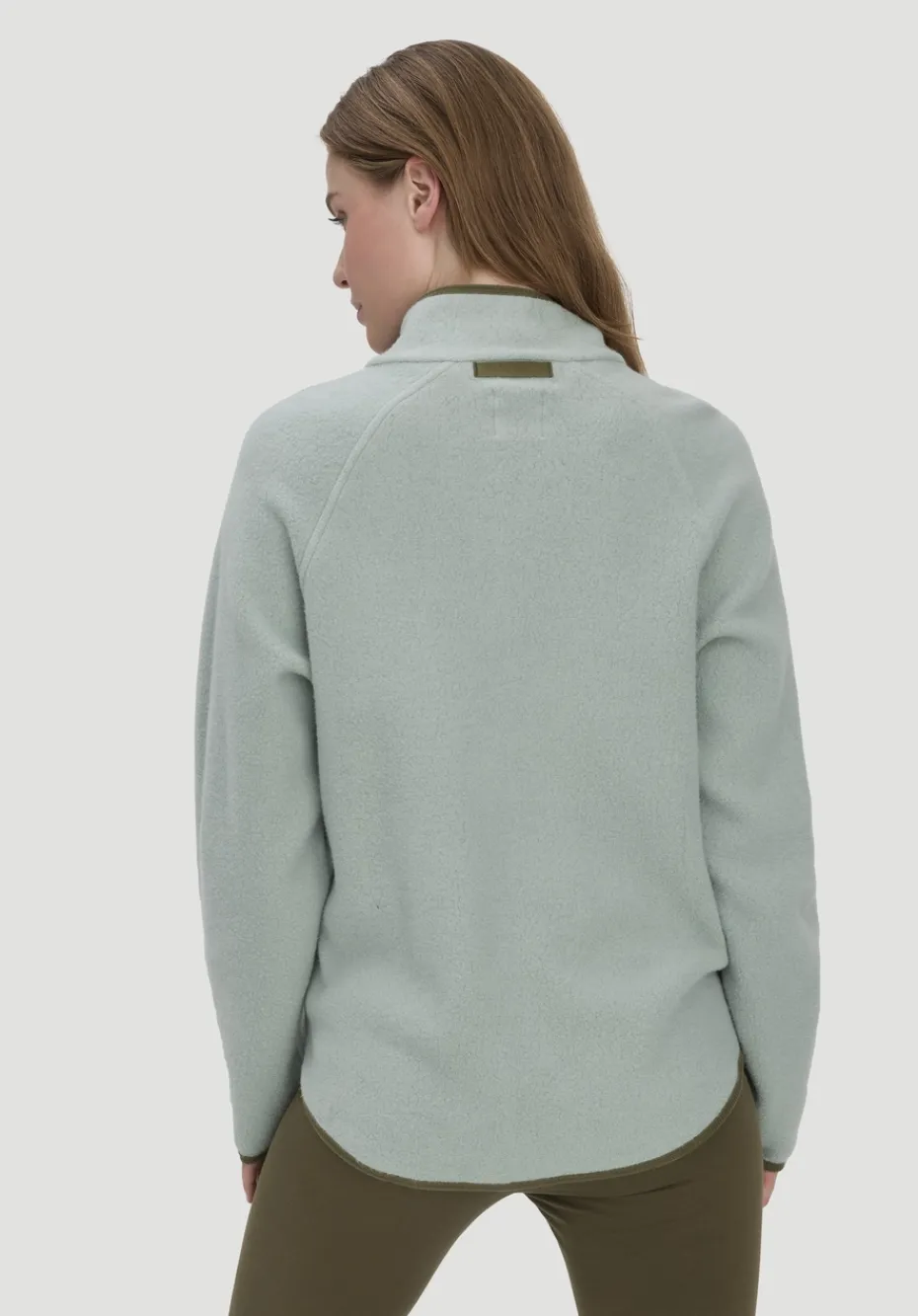 hessnatur Fleece Jacke Relaxed ACTIVE LIGHT aus Bio-Baumwolle von mattgrün Outlet