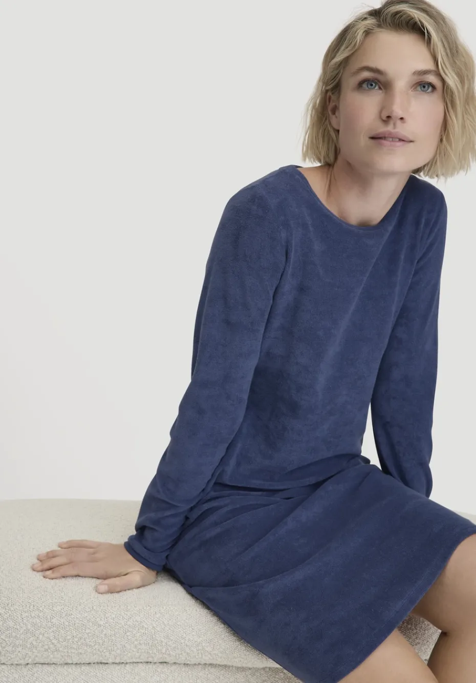 hessnatur Frottee Nachthemd PURE COTTON aus reiner Bio-Baumwolle von indigo blau Outlet