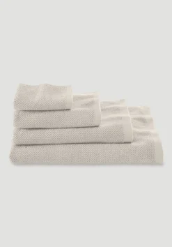 hessnatur Frottier-Handtuch mit Struktur aus reiner Bio-Baumwolle von mandel Hot
