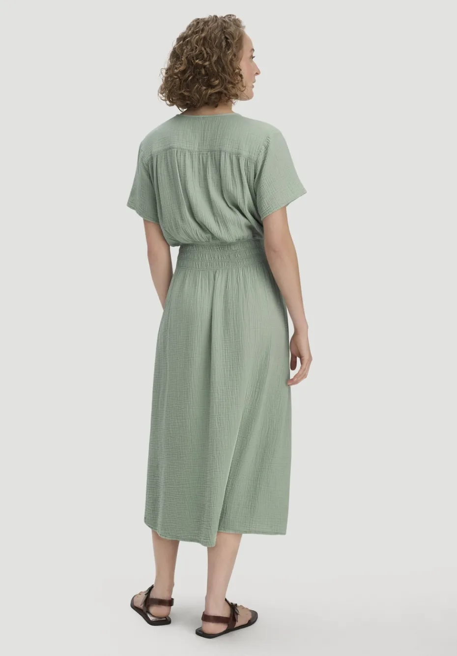 hessnatur Gewebe Kleid mit Taillierung Midi aus reiner Bio-Baumwolle von mattgrün Clearance