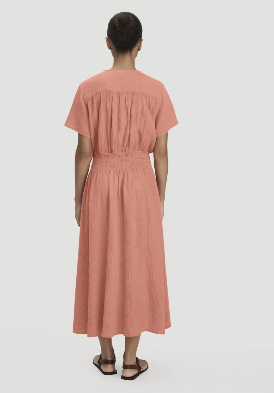 hessnatur Gewebe Kleid mit Taillierung Midi aus reiner Bio-Baumwolle von pfirsichrot Hot