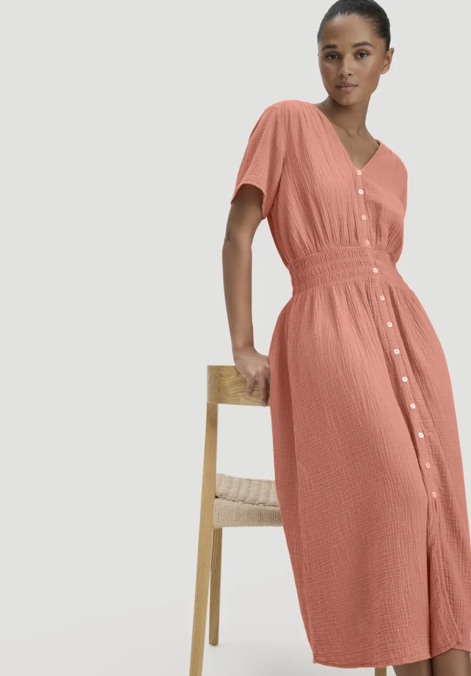 hessnatur Gewebe Kleid mit Taillierung Midi aus reiner Bio-Baumwolle von pfirsichrot Hot