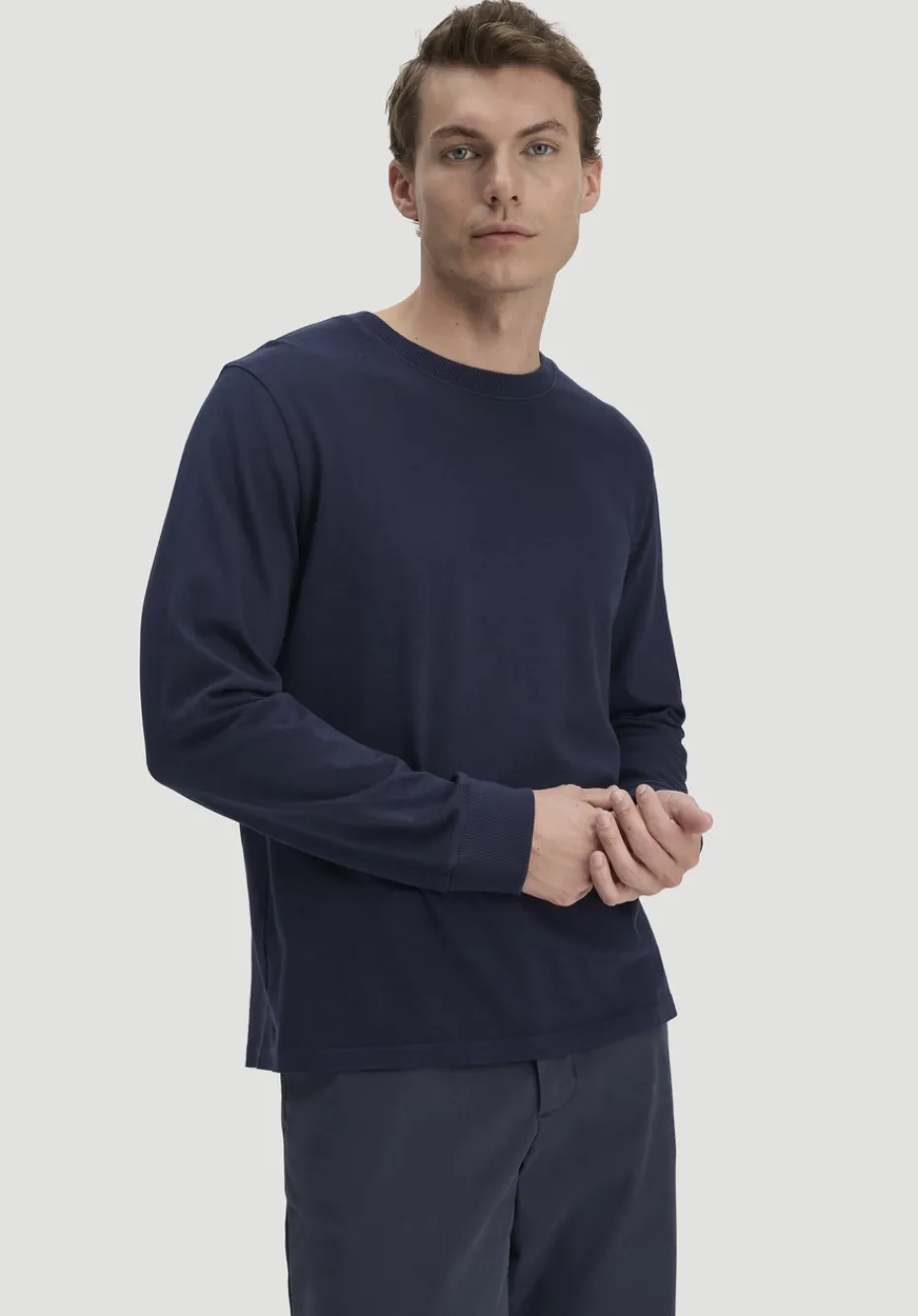 hessnatur Heavy Jersey Longsleeve Relaxed aus reiner Bio-Baumwolle von marine Hot