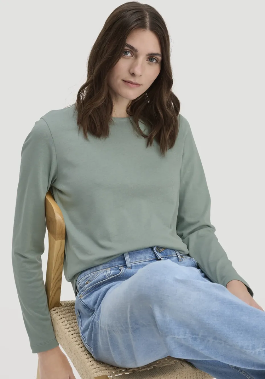 hessnatur Heavy Shirt Relaxed aus reiner Bio-Baumwolle von mattgrün