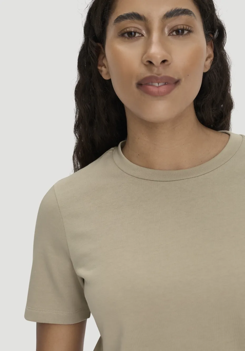 hessnatur Heavy T-Shirt Relaxed aus reiner Bio-Baumwolle von sand New