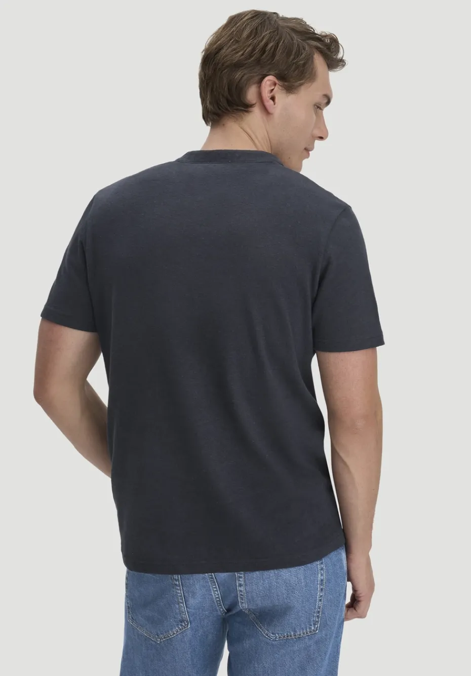 hessnatur Henley T-Shirt Regular aus Leinen und Bio-Baumwolle von marine Hot