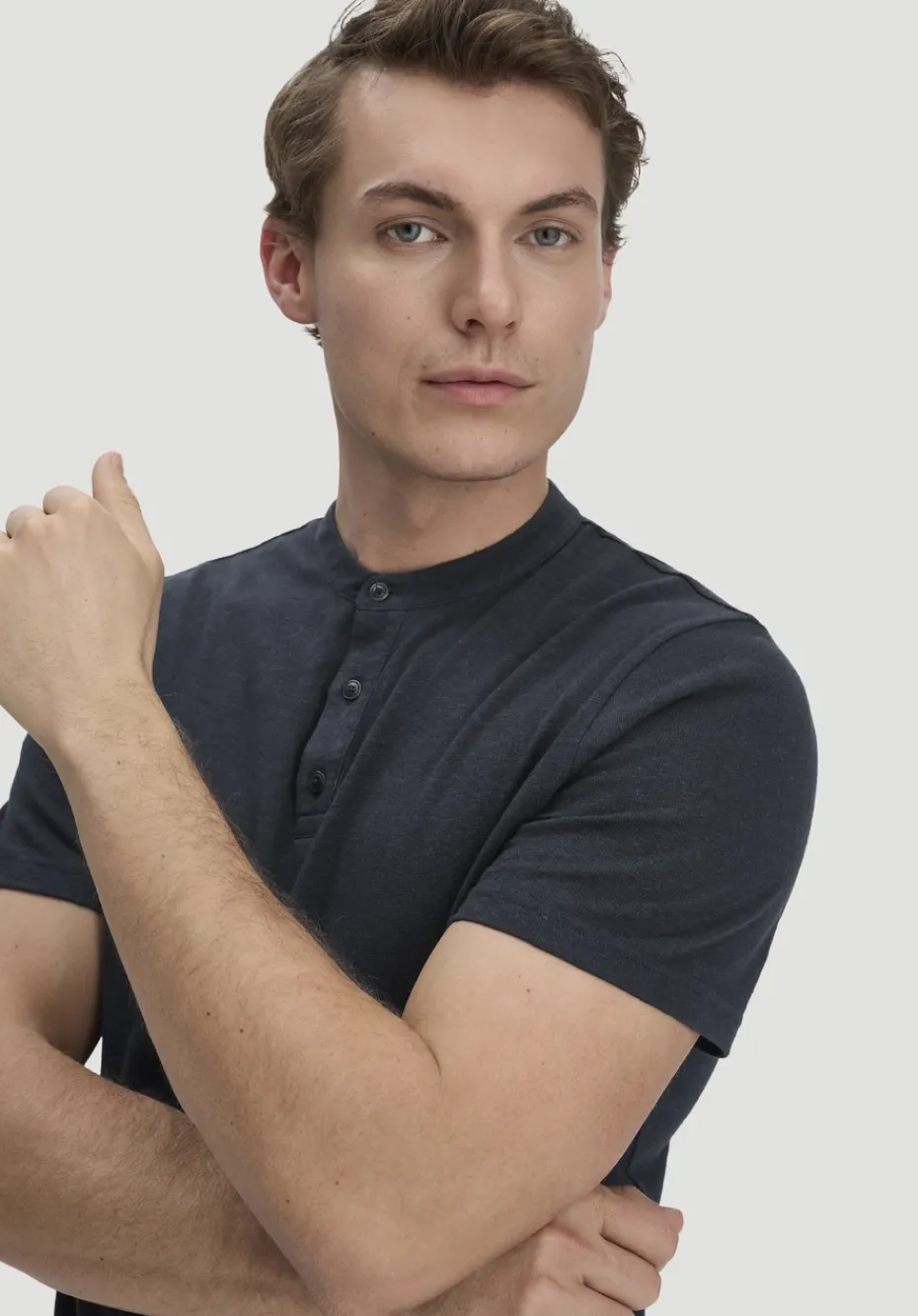 hessnatur Henley T-Shirt Regular aus Leinen und Bio-Baumwolle von marine Hot