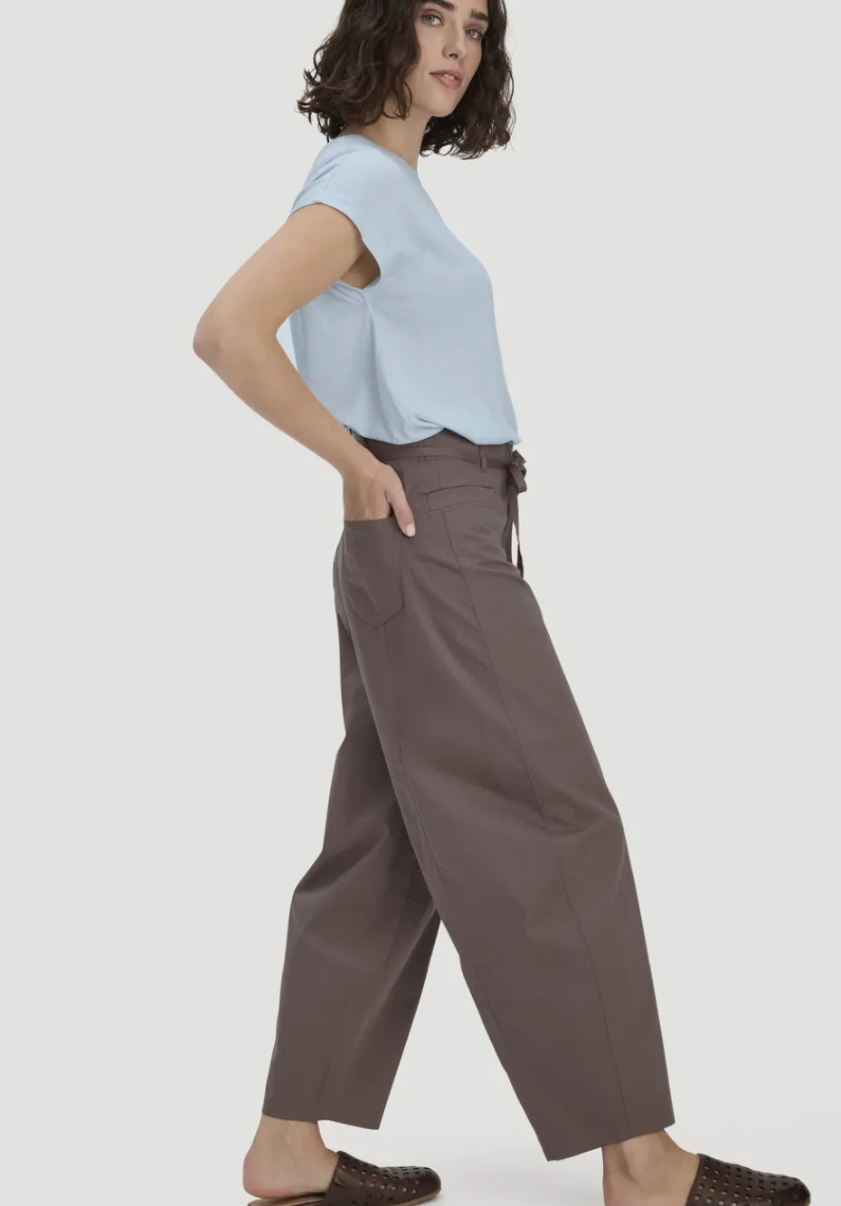 hessnatur Hose Barrel Leg aus Bio-Baumwolle von mocca