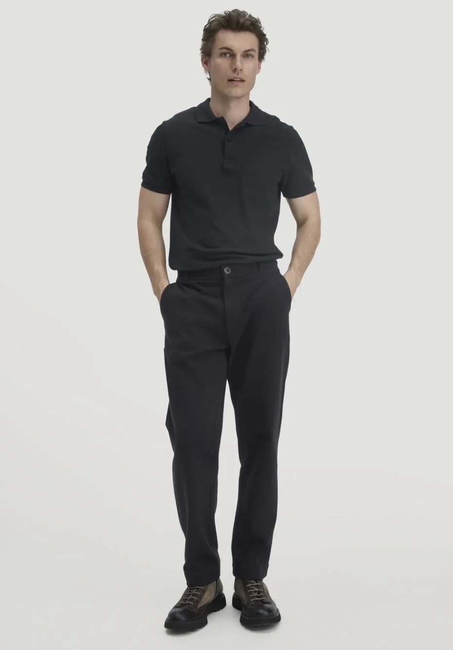 hessnatur Hose Smart Relaxed aus Bio-Baumwolle von schwarz
