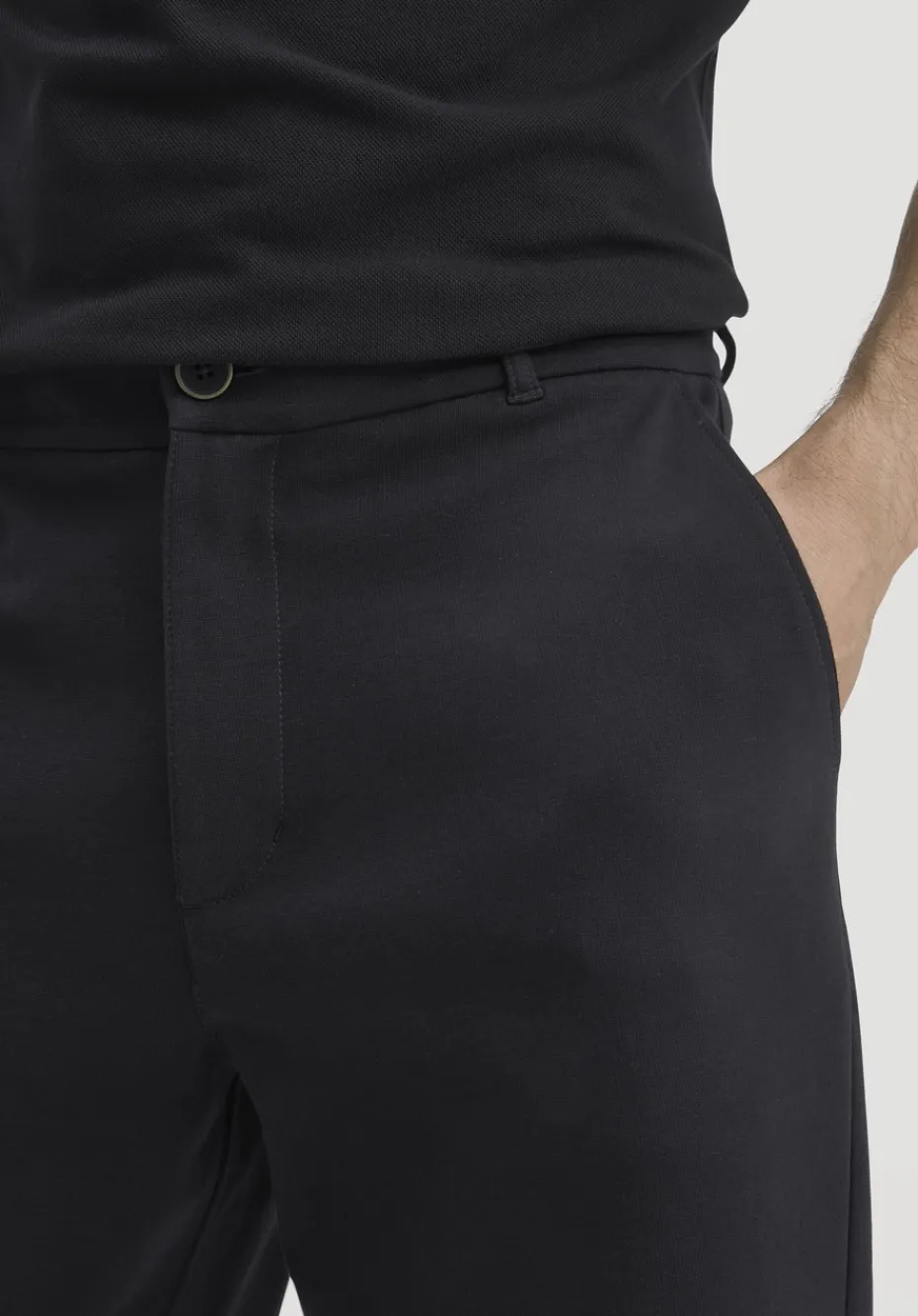 hessnatur Hose Smart Relaxed aus Bio-Baumwolle von schwarz