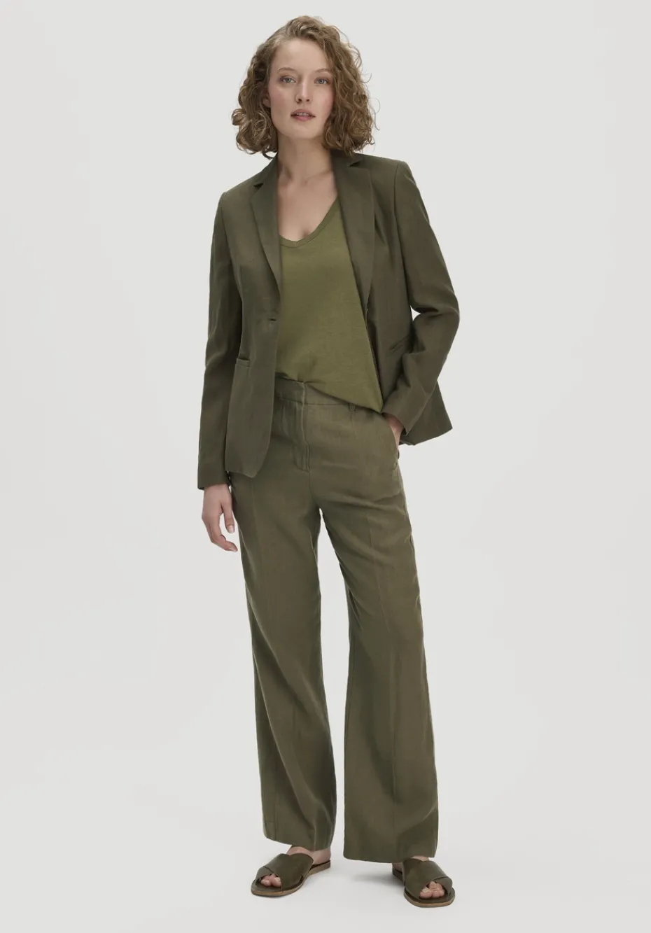 hessnatur Hose Straight Leg aus reinem Leinen von goldoliv