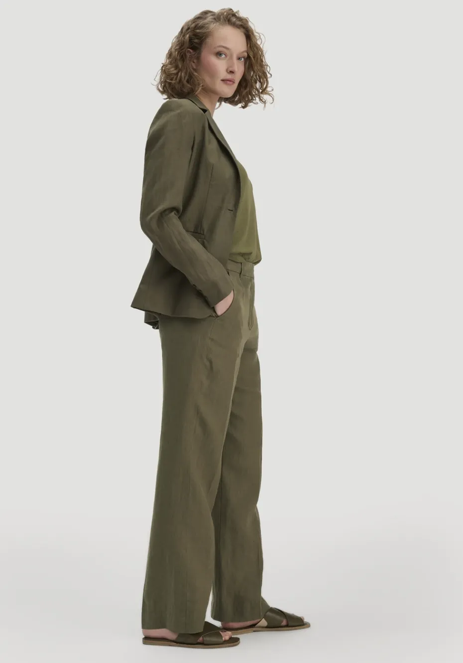 hessnatur Hose Straight Leg aus reinem Leinen von goldoliv