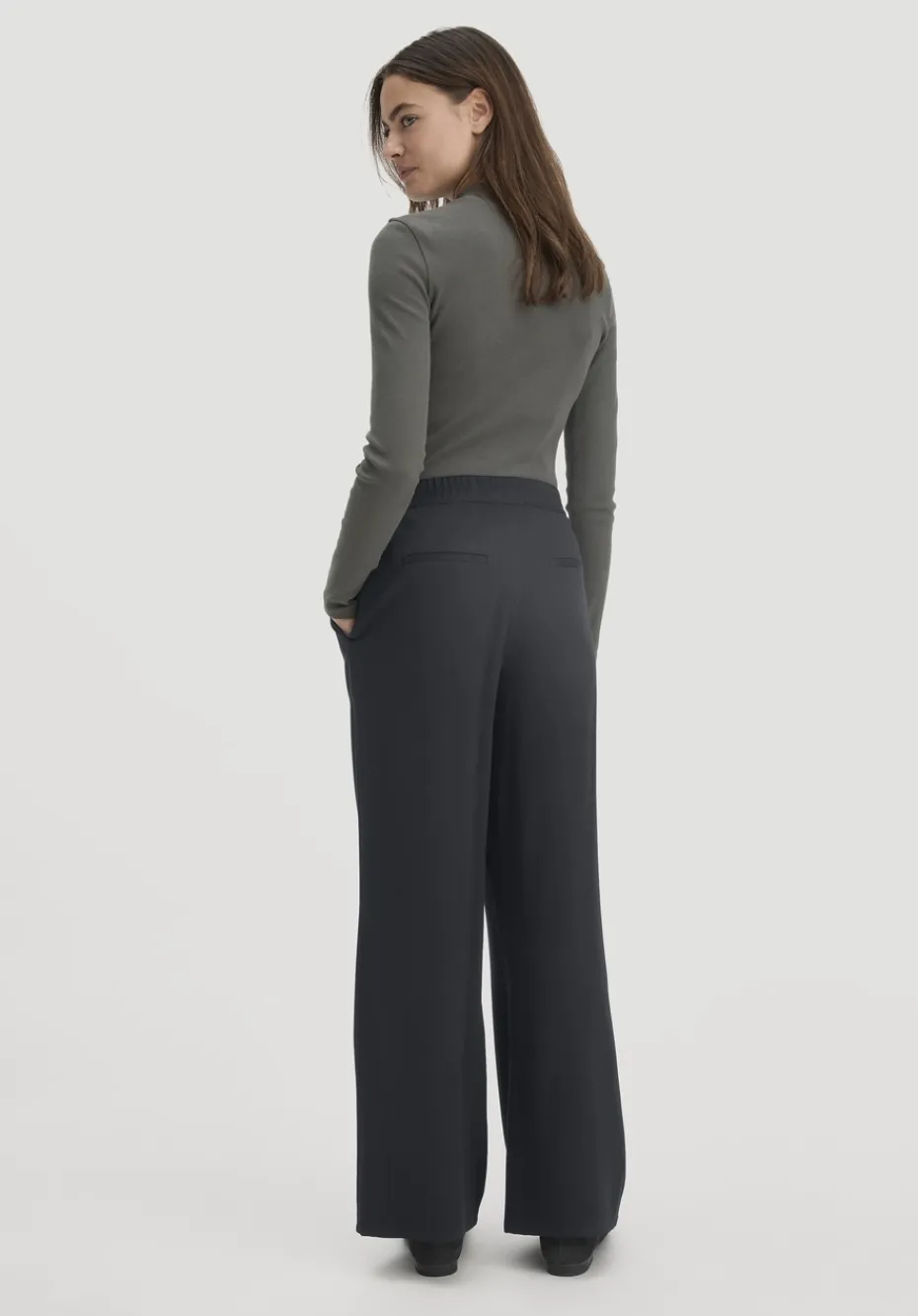 hessnatur Hose Wide Leg Relaxed aus reiner LENZING™ ECOVERO™ Viskose von schwarz Hot