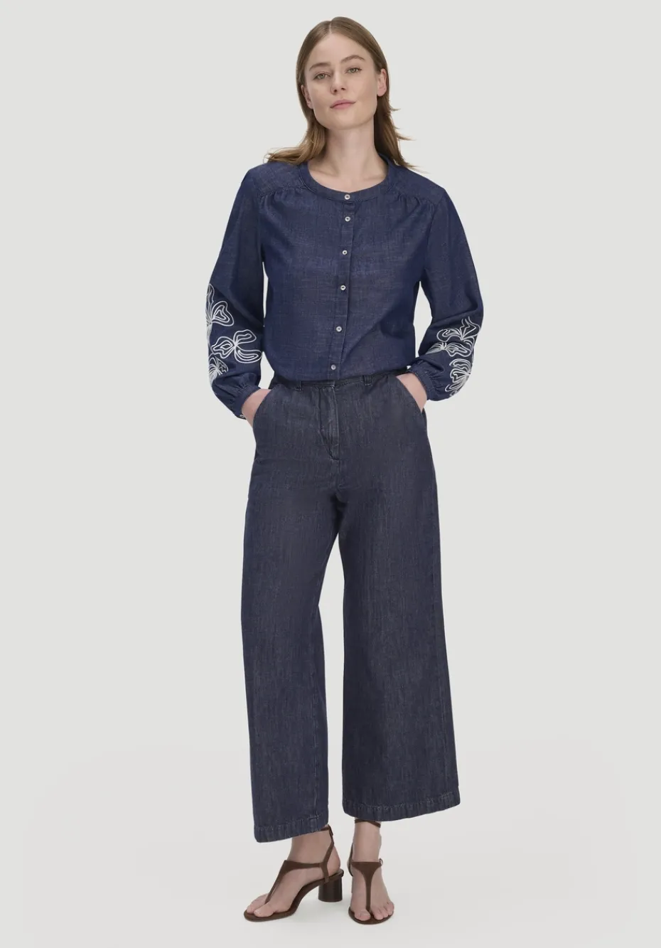 hessnatur Jeans Bluse Embroidery Relaxed aus reiner Bio-Baumwolle von pure blue Best