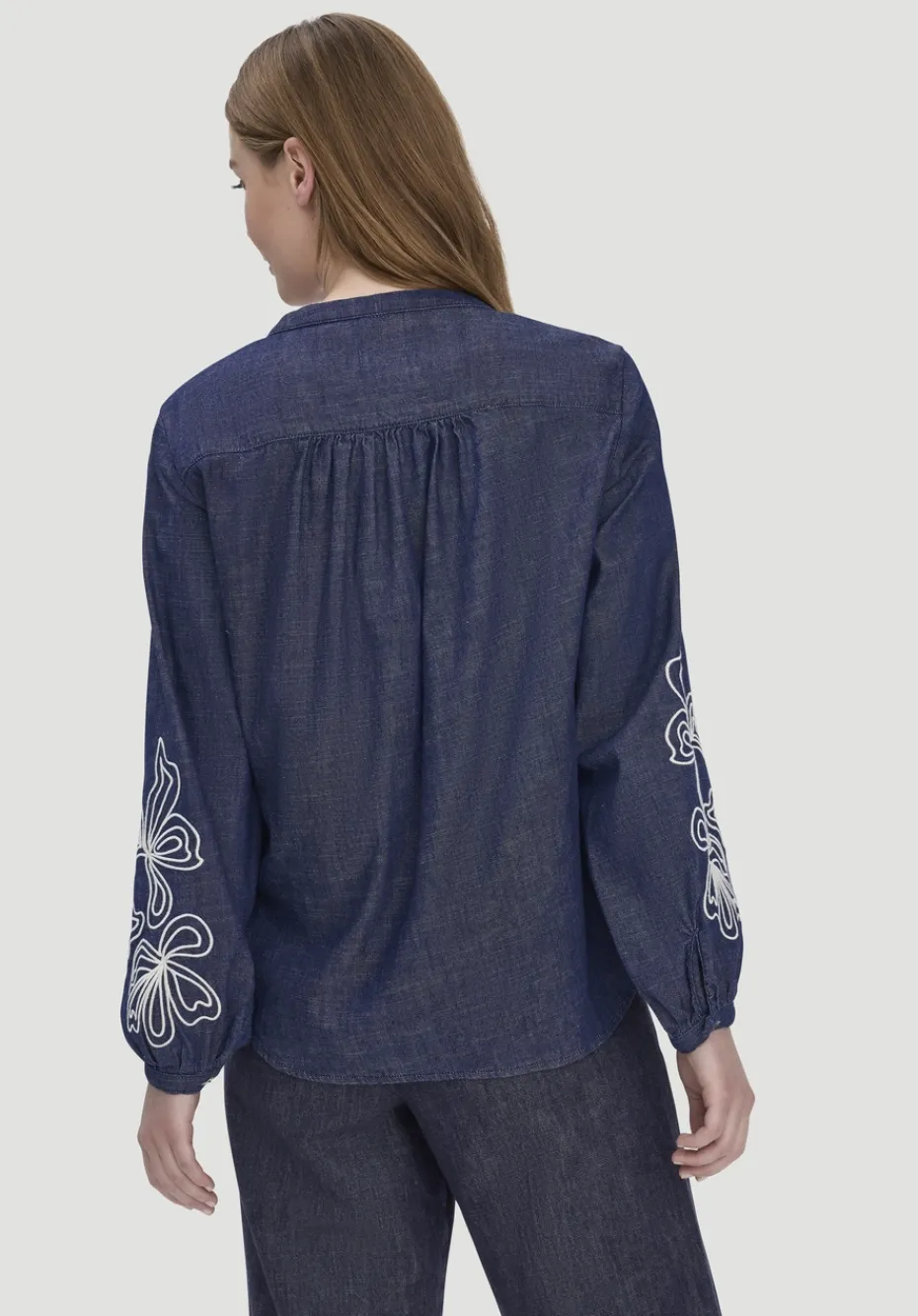hessnatur Jeans Bluse Embroidery Relaxed aus reiner Bio-Baumwolle von pure blue Best