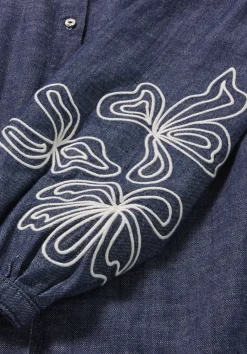 hessnatur Jeans Bluse Embroidery Relaxed aus reiner Bio-Baumwolle von pure blue Best