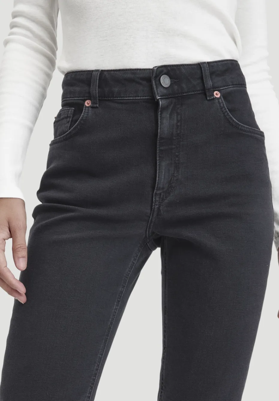 hessnatur Jeans HANNA High Rise Mom aus Bio-Denim von schwarz