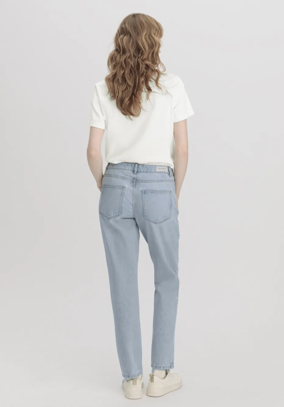 hessnatur Jeans HANNA Mom High Rise aus reinem Bio-Denim von light blue Discount