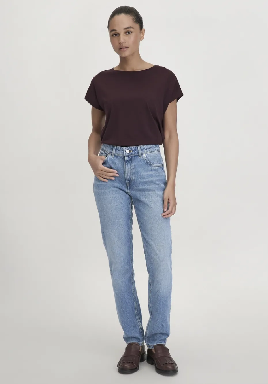 hessnatur Jeans HANNA Mom High Rise aus reinem Bio-Denim von medium blue