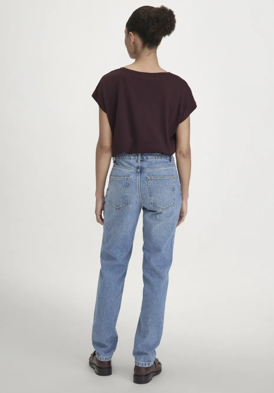 hessnatur Jeans HANNA Mom High Rise aus reinem Bio-Denim von medium blue