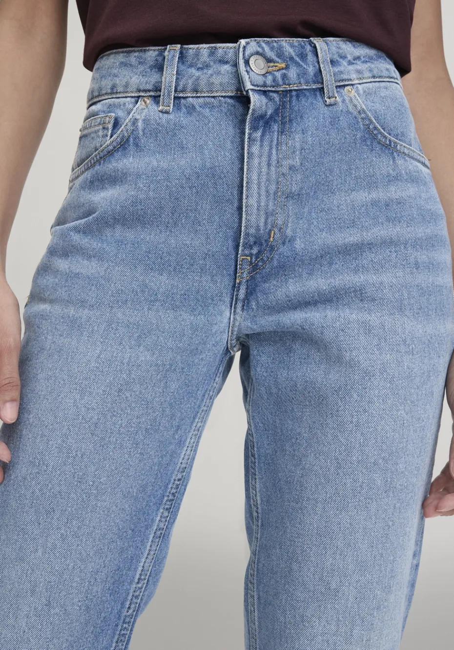 hessnatur Jeans HANNA Mom High Rise aus reinem Bio-Denim von medium blue