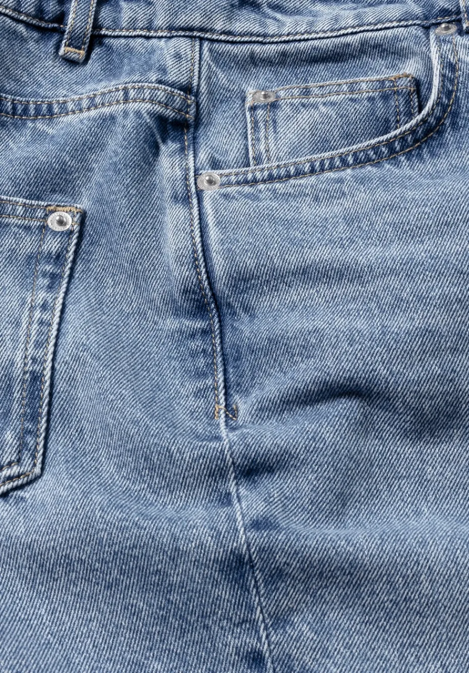 hessnatur Jeans HANNA Mom High Rise aus reinem Bio-Denim von medium blue