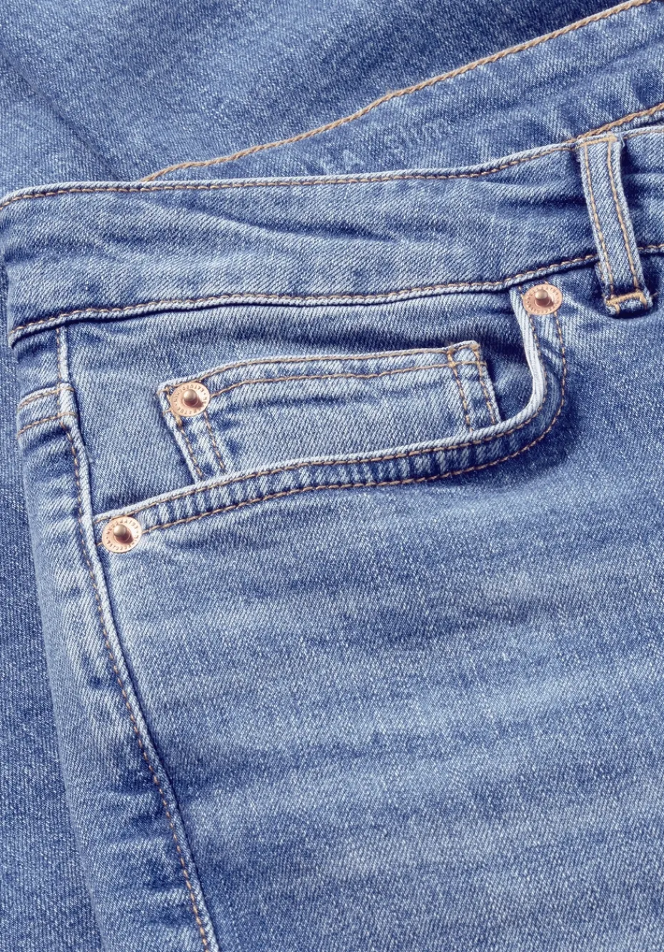 hessnatur Jeans LEA Mid Rise Slim aus Bio-Denim von medium blue
