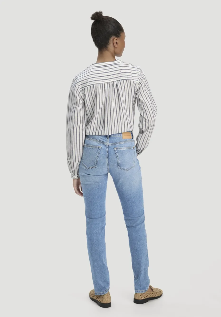 hessnatur Jeans LEA Mid Rise Slim aus Bio-Denim von light blue Outlet