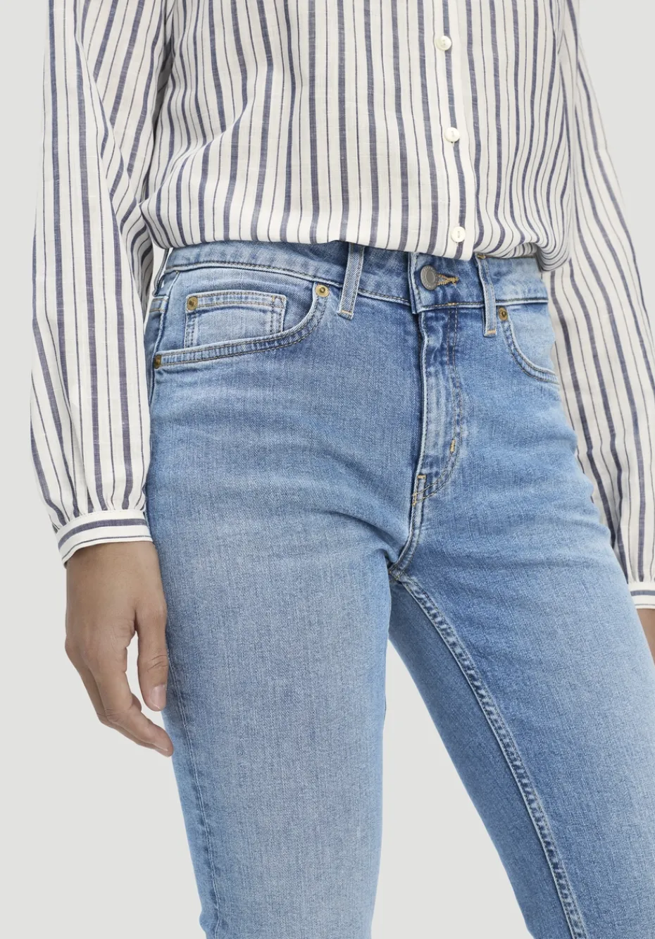 hessnatur Jeans LEA Mid Rise Slim aus Bio-Denim von light blue Outlet